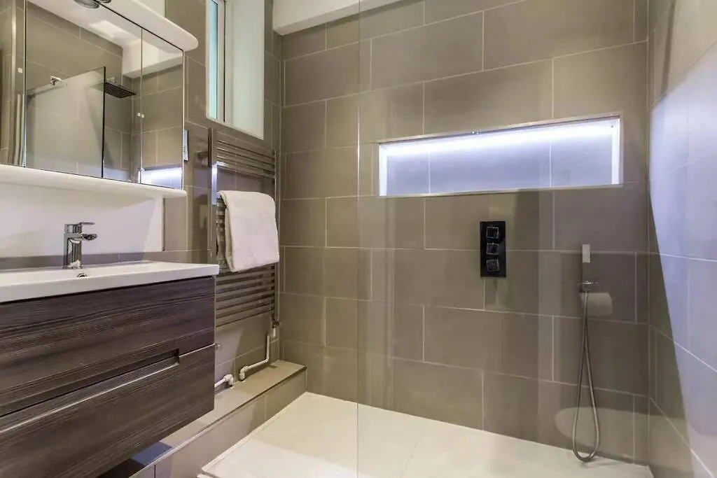 Canal-Side Apartment In Shoreditch London United Kingdom